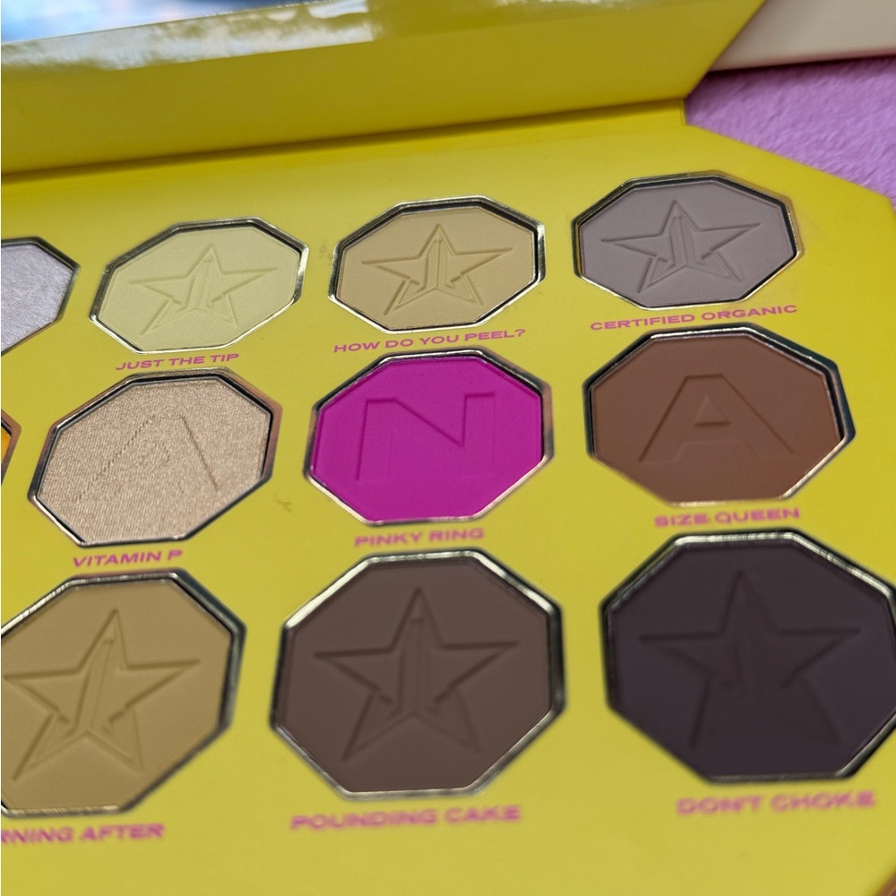 New! Banana Fetish Jeffree Star Eyeshadow Palette BNIB NWT Vaulted - Picture 10 of 10